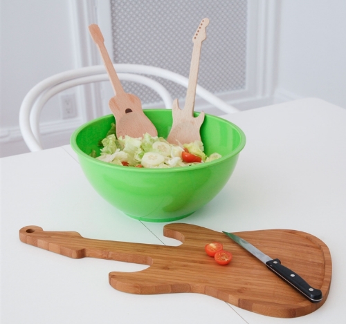 Des Couverts A Salade En Forme De Guitares Cadeaux Pour Musiciens