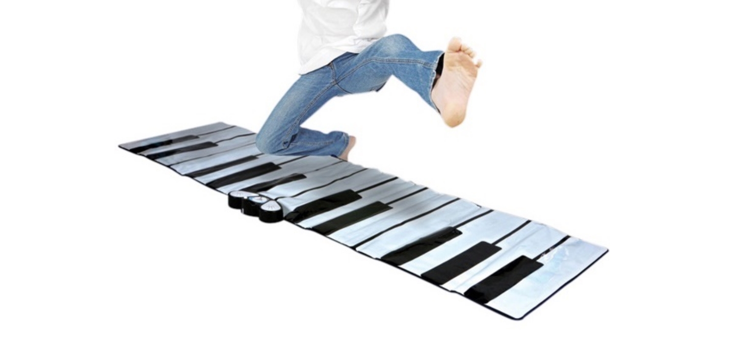 A Giant Piano To Play With The Feet!